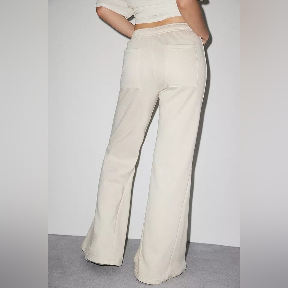 UO Alessia Flare Sweatpants - Picture 3 of 13